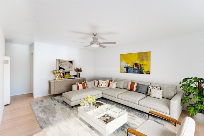 Living room - 1231 E Mason St