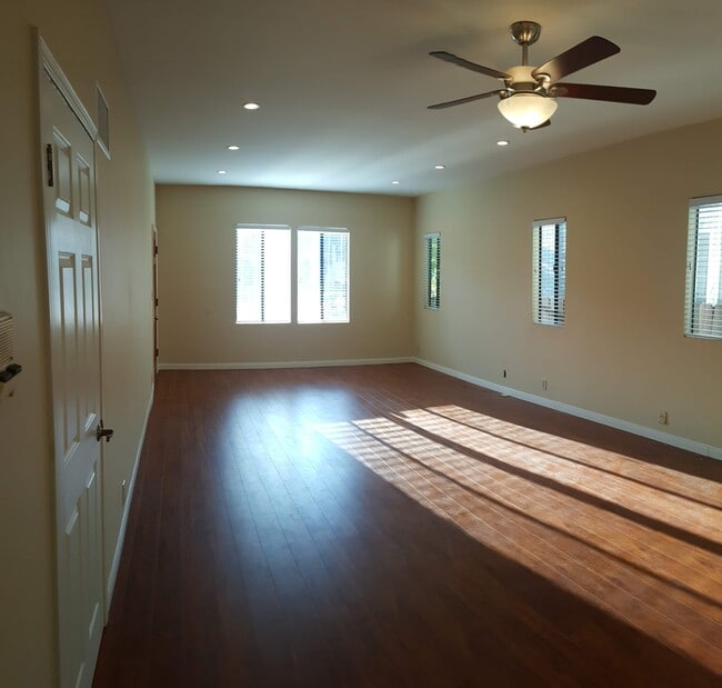 Living & Dining Room - 420 N Spaulding Ave Unit 1