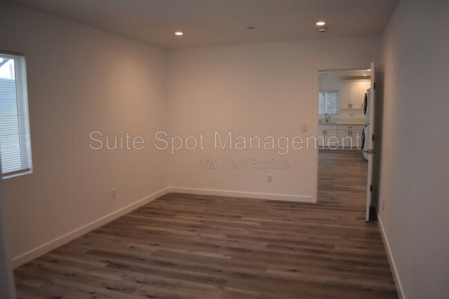 Photo - 1607 Vuelta Grande Ave