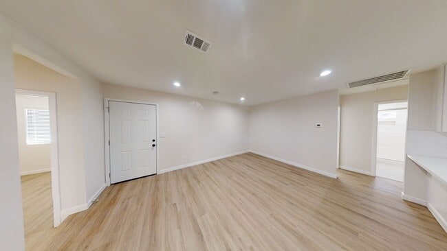 Photo - 5BD/2BA on Ewing!!