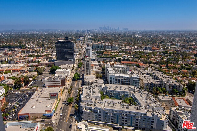 Building Photo - 735 Hauser Blvd Unit PH3 Rental