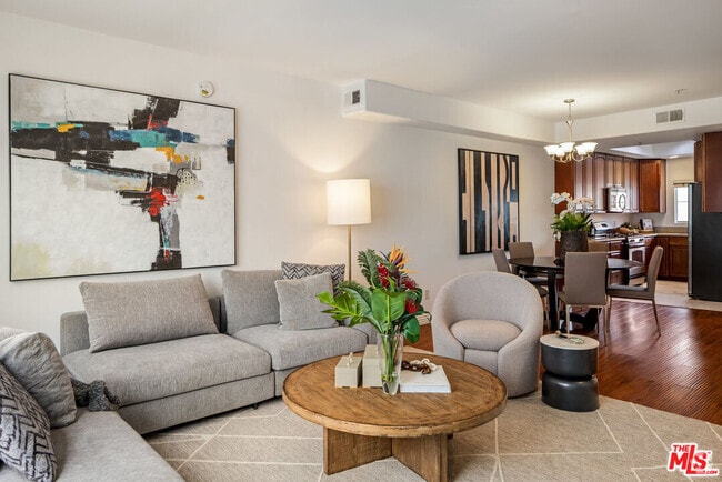 Building Photo - 109 S St Andrews Pl Rental