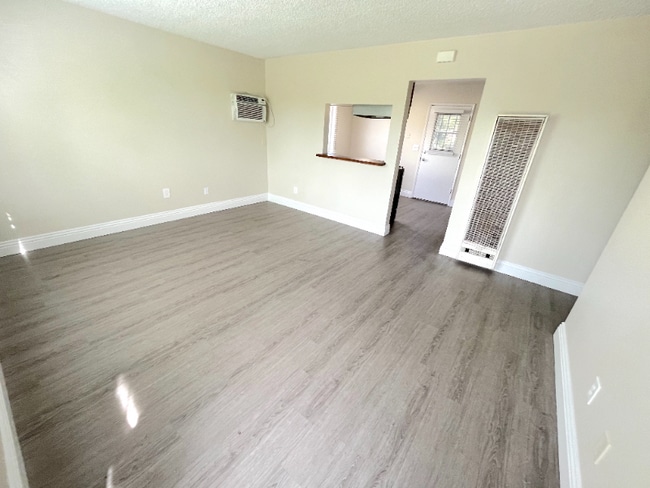 Photo - 831 S Oaks Ave