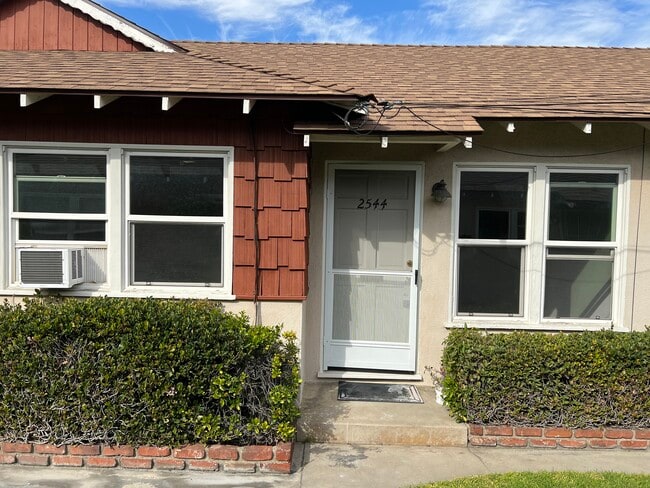 Photo - 2542 N Buena Vista St Unit 2544