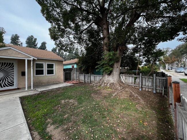 Photo - 2 Bedroom 1 Bath Remodeled House for Rent ...