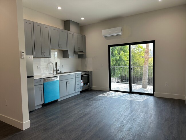 Photo - 1702 S Hoover St Unit 202