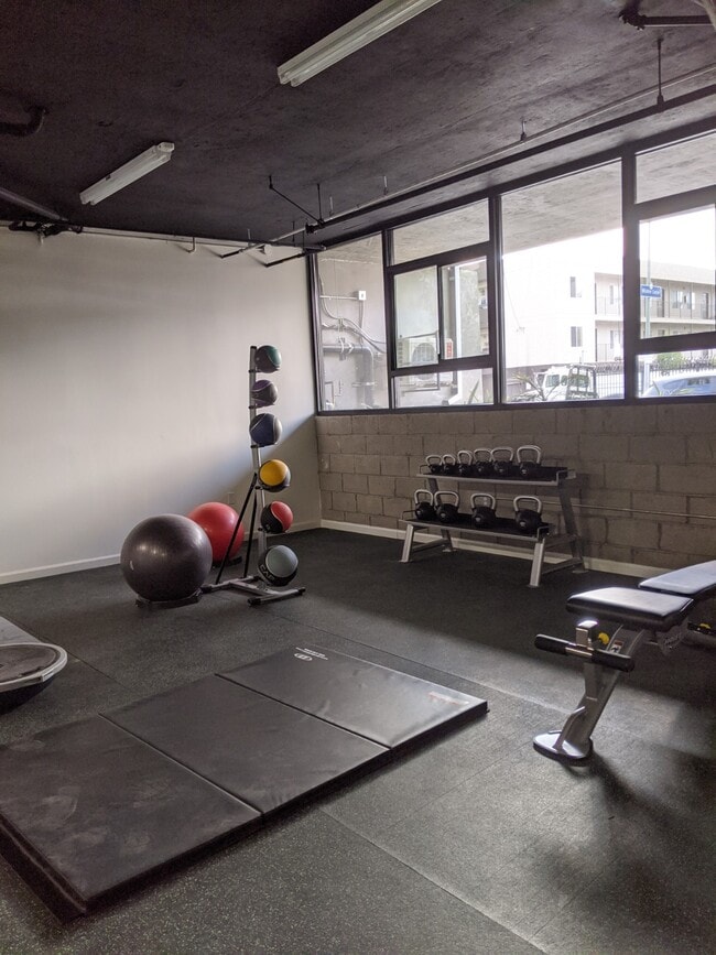 Photo - 654 N Virgil Ave