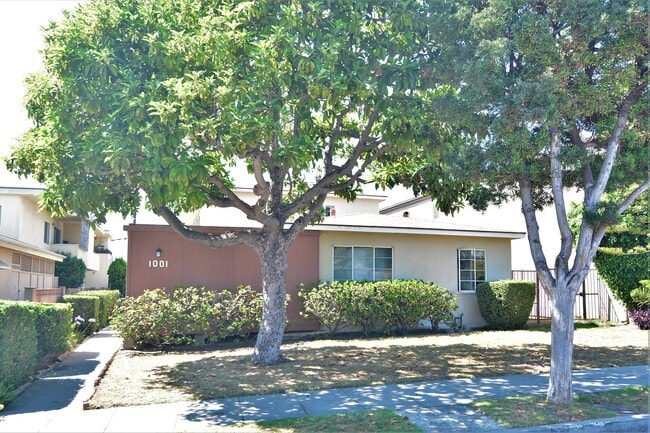 Building Photo - 1001 Hill St Unit U-6