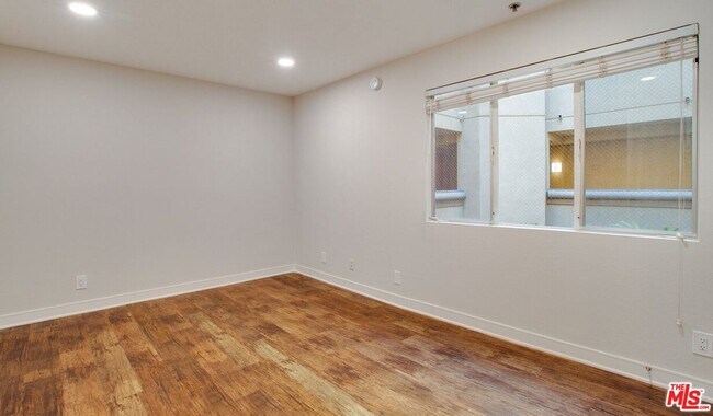 Photo - 7660 Beverly Blvd Unit 322