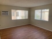 Photo - Villa Tarzana Apartments