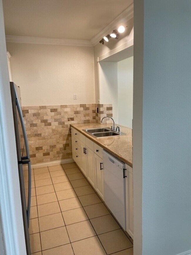 Photo - 72 Campton Pl