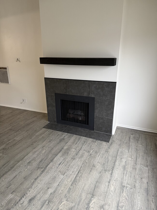 Photo - 927 W 19th St Unit 205