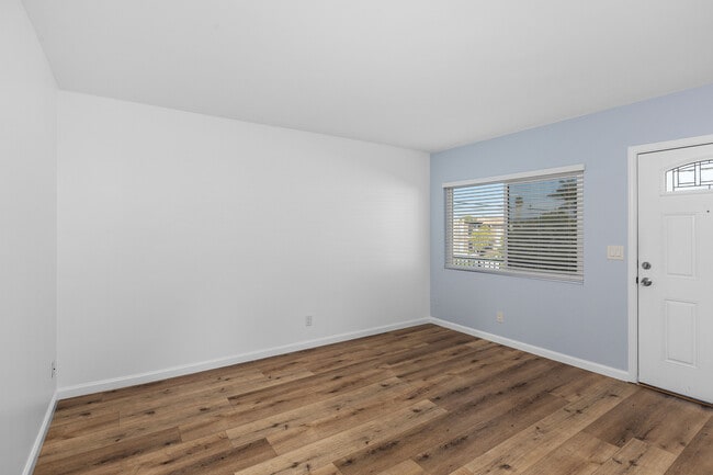 Photo - 1413 Hemlock Ave Unit A