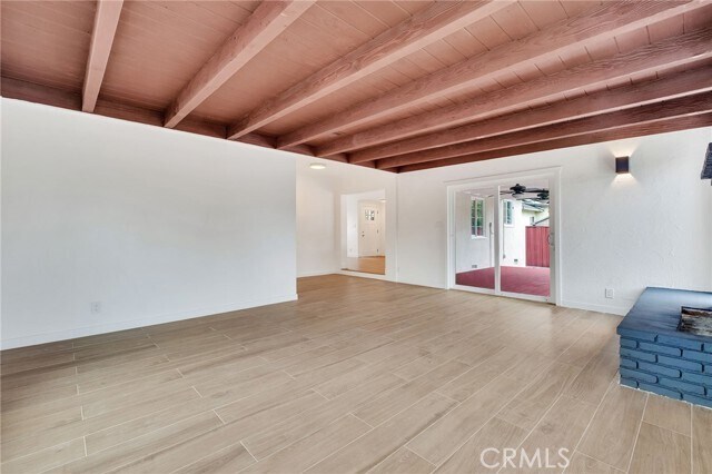 Photo - 20756 Saticoy St