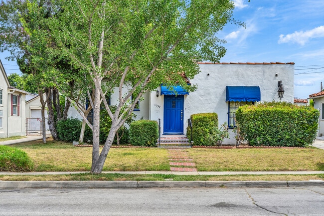Photo - 1039 W Roses Rd