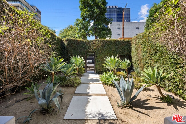 Photo - 9014 Harratt St