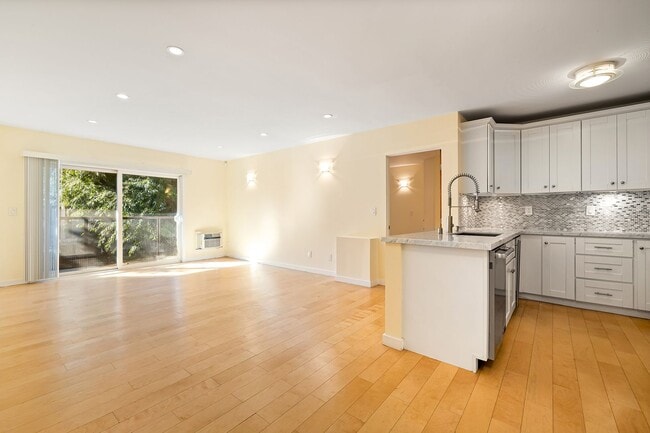 Available after 6/20 - Newly Renovated Cod... - Available after 6/20 - Newly Renovated Cod... Condo Unit 119
