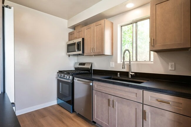 Photo - 2508 Aviation Blvd Unit B