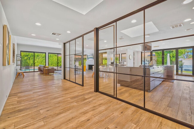 Photo - 12 Sussex Ct