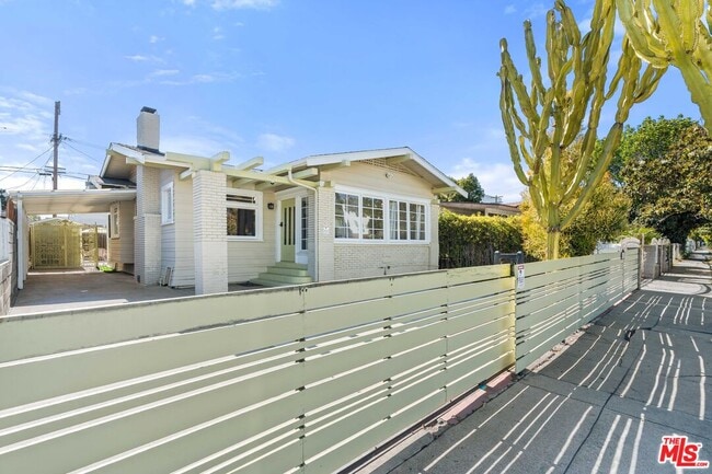 Photo - 607 N Gramercy Pl