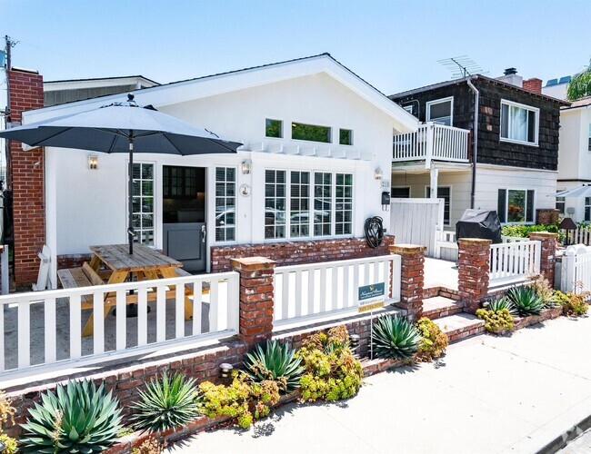 Building Photo - 9 month winter lease on Balboa Island! No ... Unit 210 Opal Front House