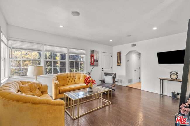 Photo - 3318 Barham Blvd