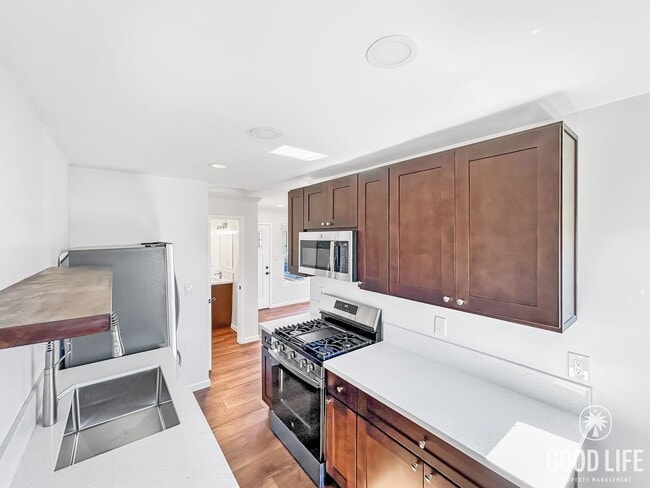 Photo - Stunning Full Renovated 1BD/1BA w/ New App... Unit 1843 Edgemont St