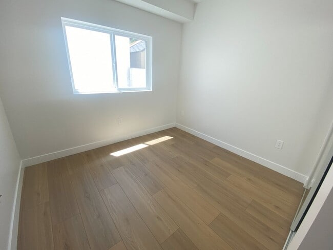 Photo - 4641 W 130th St Unit B