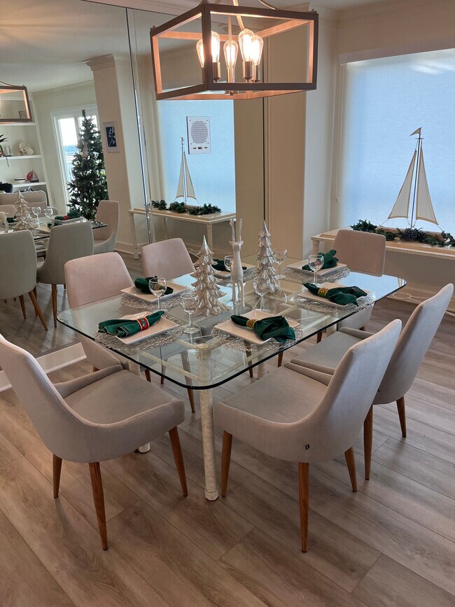 Dining table - 24432 Alta Vista Dr