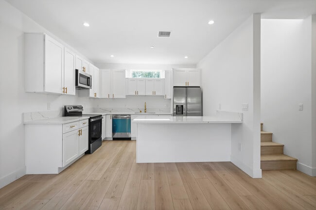 Photo - 11533 Dronfield Ave