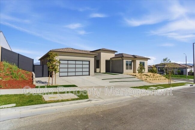 Building Photo - 30000 N Camino los Robles