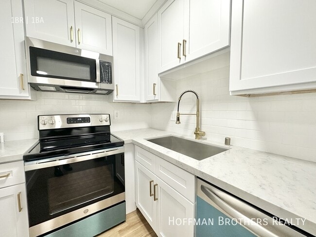 Photo - 5111 Harold Way Unit 302