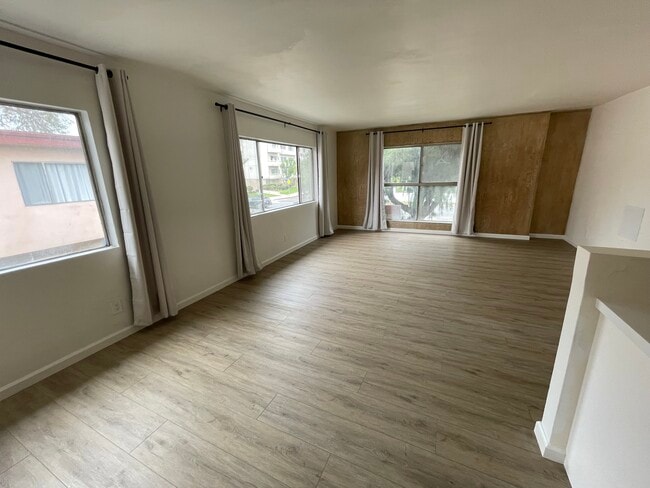 Building Photo - 13118 Riverside Dr Unit 3