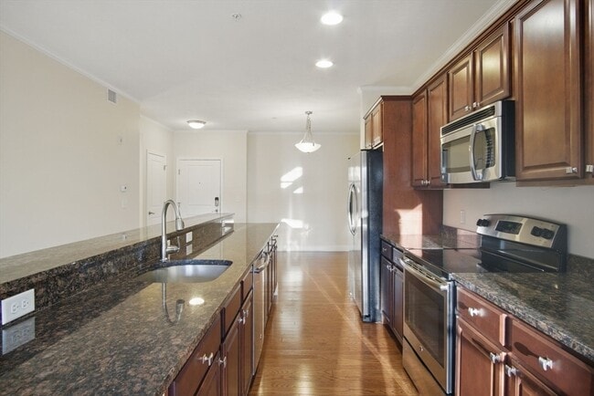 Building Photo - Alhambra Unit 1480EQ