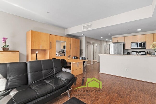 Building Photo - 445 Island Ave Unit 404