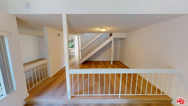 Photo - 10464 Larwin Ave