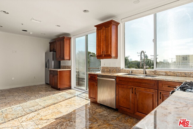 Photo - 632 Kings Rd Unit 302