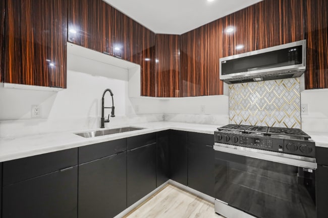 Photo - 111 Normandie Ave Unit 10