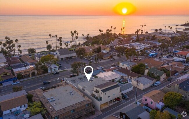 Building Photo - PET FRIENDLY Property! Sunning 1 Bedroom 1... Unit Apt C