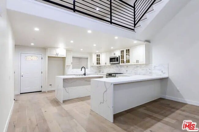 Photo - 5019 W Maplewood Ave Unit 105