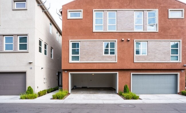 Photo - 2700 E Chaucer St Unit 14