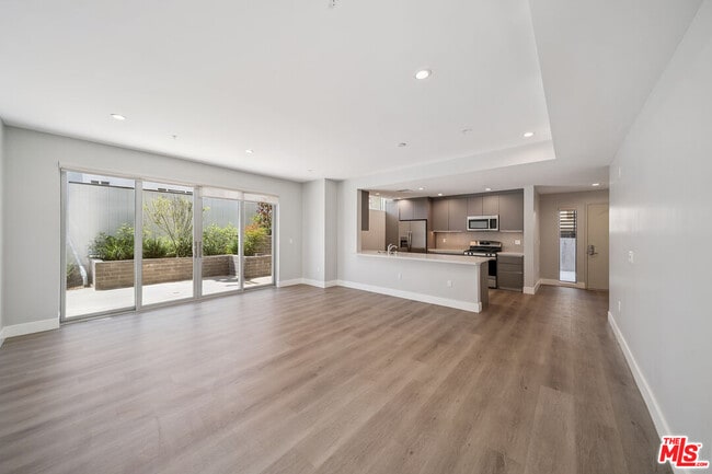 Building Photo - 1223 Hayworth Ave Unit 4 Rental