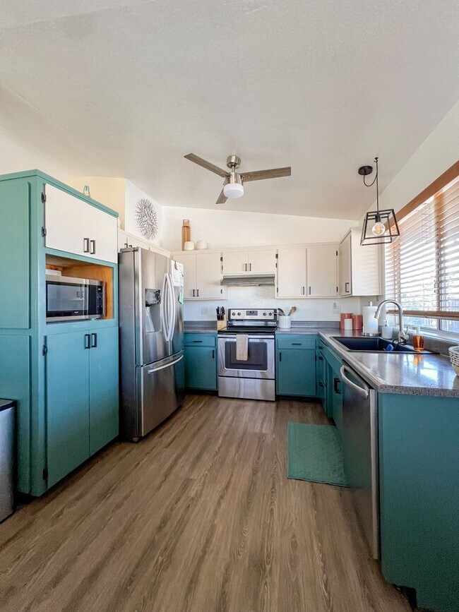 Photo - Fully Furnished 4 Bedroom in Sunmore Estat...