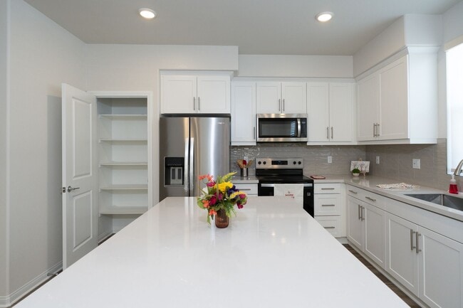 Photo - 455 Meyer Pl