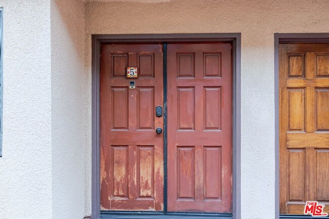 Photo - 5820 Yolanda Ave Unit 5