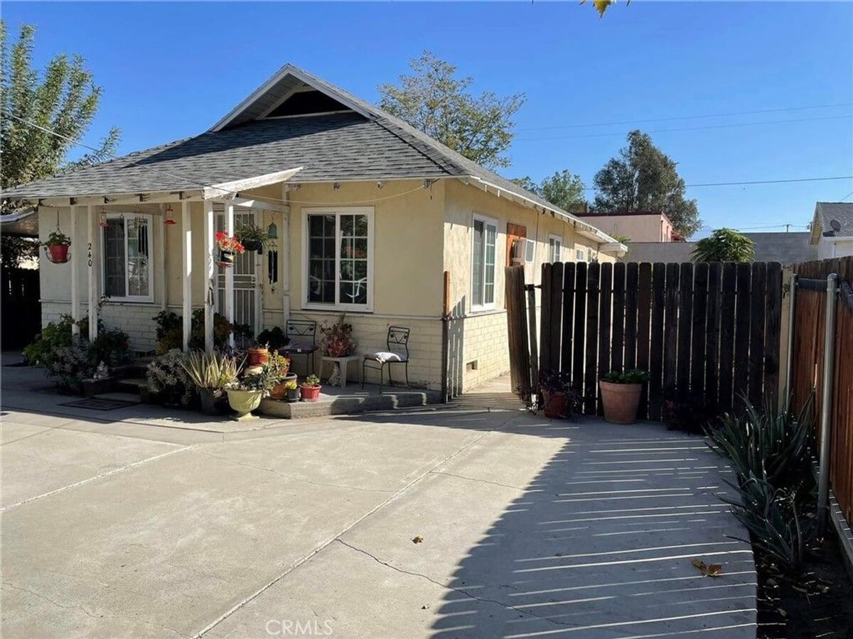 Photo - 240 N Alessandro St