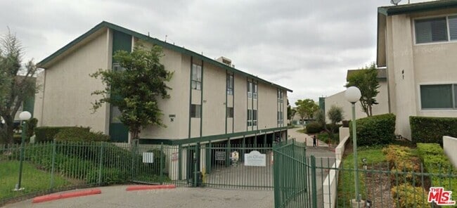 Building Photo - 15237 Santa Gertrudes Ave Unit U206 Rental