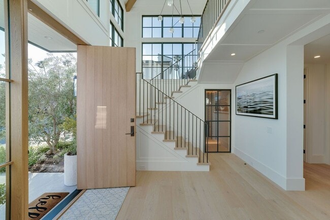 Photo - 2820 Bayview Dr