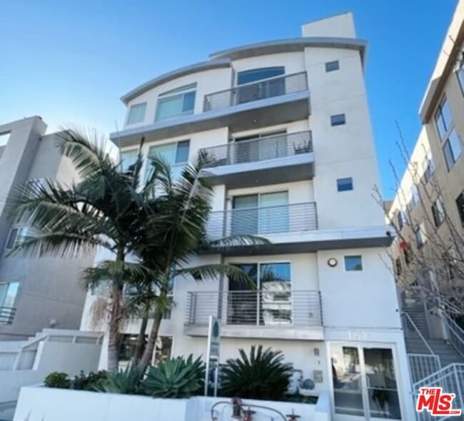 Modern Bldg - 1611 S Beverly Glen Blvd Apartments Unit 201