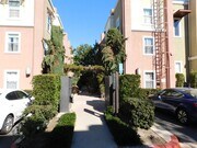 Photo - Beautiful Tri Level 2 Bed 2.5 Bath Single ... House